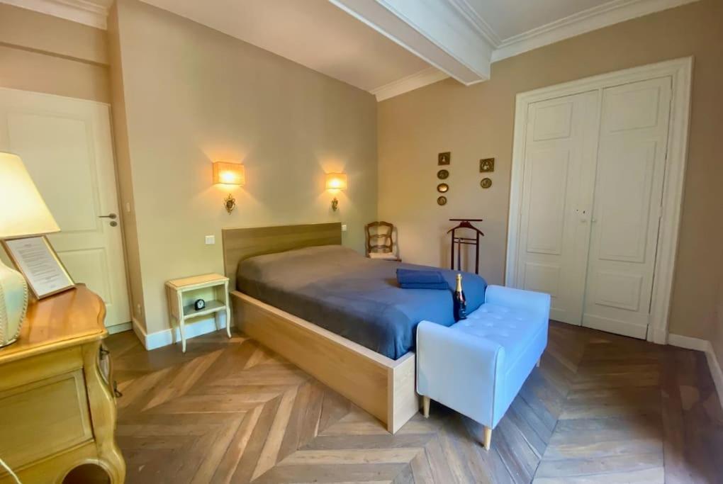 L'Historien - Avec Balcon Coeur De Nimes Apartment Екстериор снимка