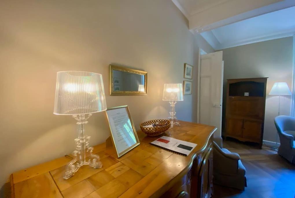 L'Historien - Avec Balcon Coeur De Nimes Apartment Екстериор снимка